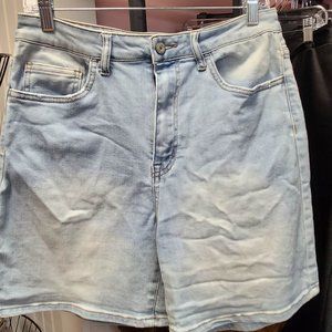 Vervet Light Wash Denim Shorts